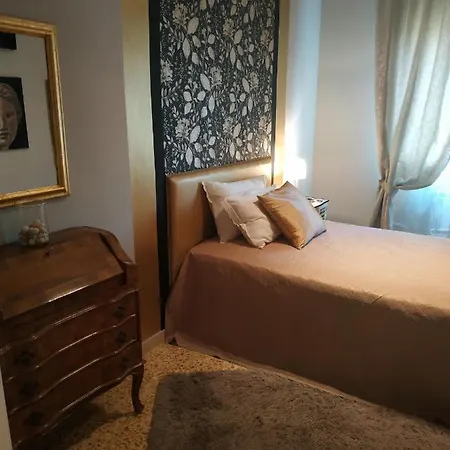 Urban Art Space - Three -near The Center And Train Station Daire