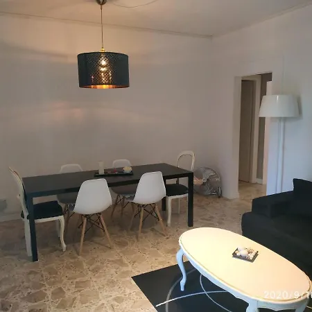 Urban Art Space - Three -near The Center And Train Station Apartment *