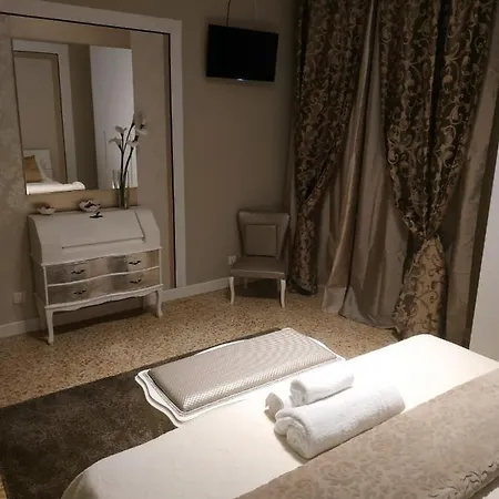 Urban Art Space - Three -near The Center And Train Station Modena