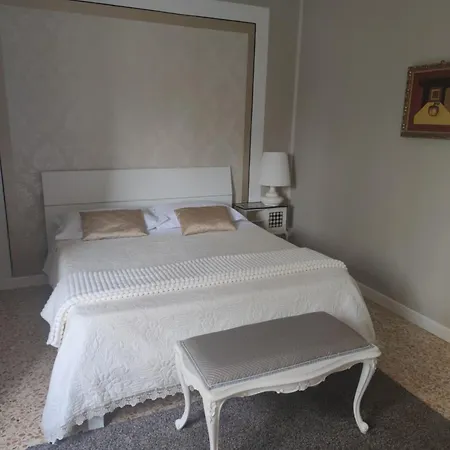 Urban Art Space - Three -near The Center And Train Station Apartment Modena