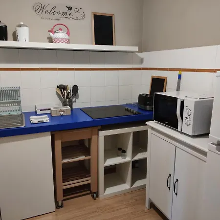 Apartment Urban Art Space - Three -near The Center And Train Station *