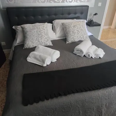 Apartment Urban Art Space - Three -near The Center And Train Station Modena