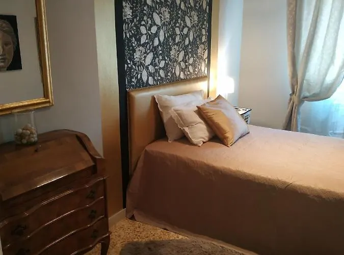 Urban Art Space - Three -near The Center And Train Station Apartament