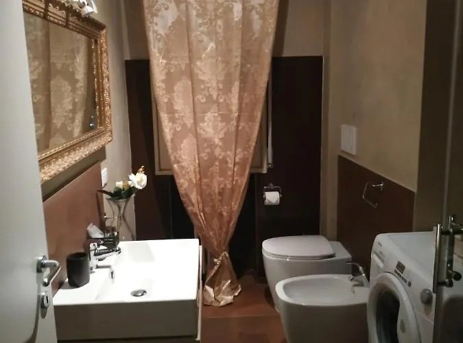 Urban Art Space - Three -near The Center And Train Station Apartament