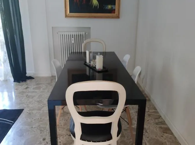 Apartament Urban Art Space - Three -near The Center And Train Station *