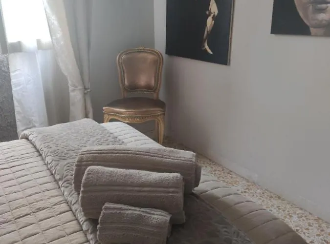 Urban Art Space - Three -near The Center And Train Station Apartament