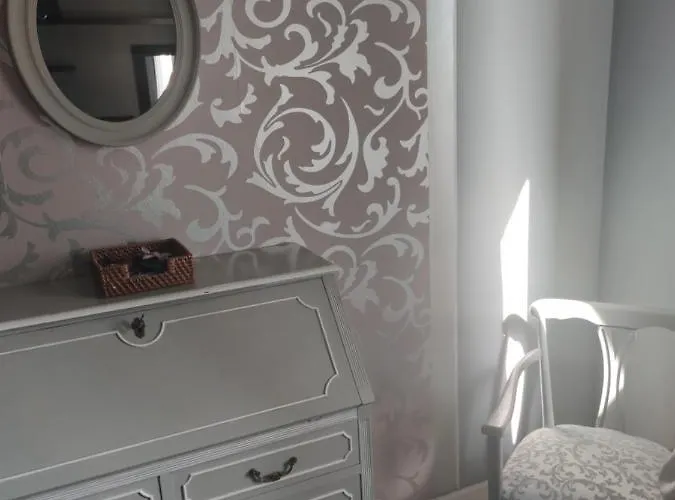 Urban Art Space - Three -near The Center And Train Station Apartament