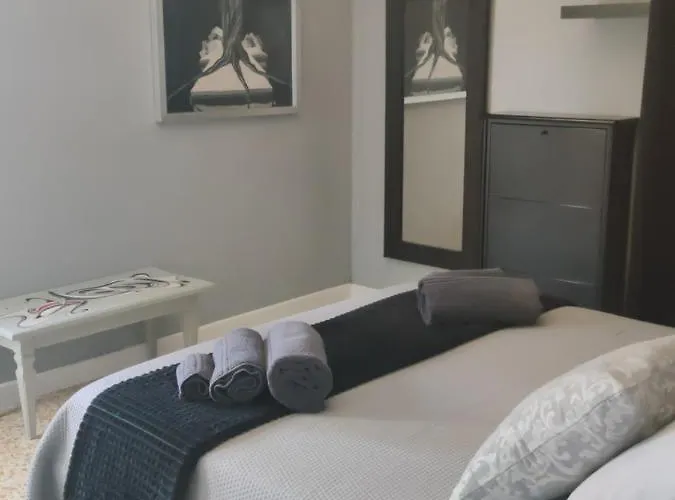 Urban Art Space - Three -near The Center And Train Station Modena